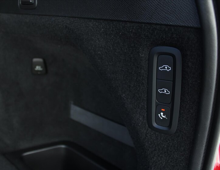 Volvo XC90 SUV / Terénní 2,0 l 173 kw