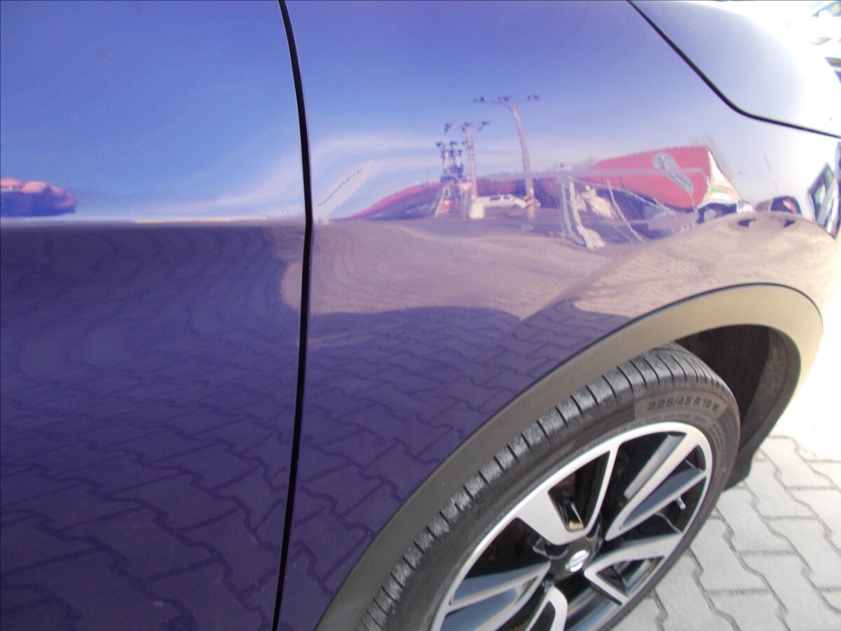 Nissan Qashqai SUV / Terénní 1,6 l 120 kw