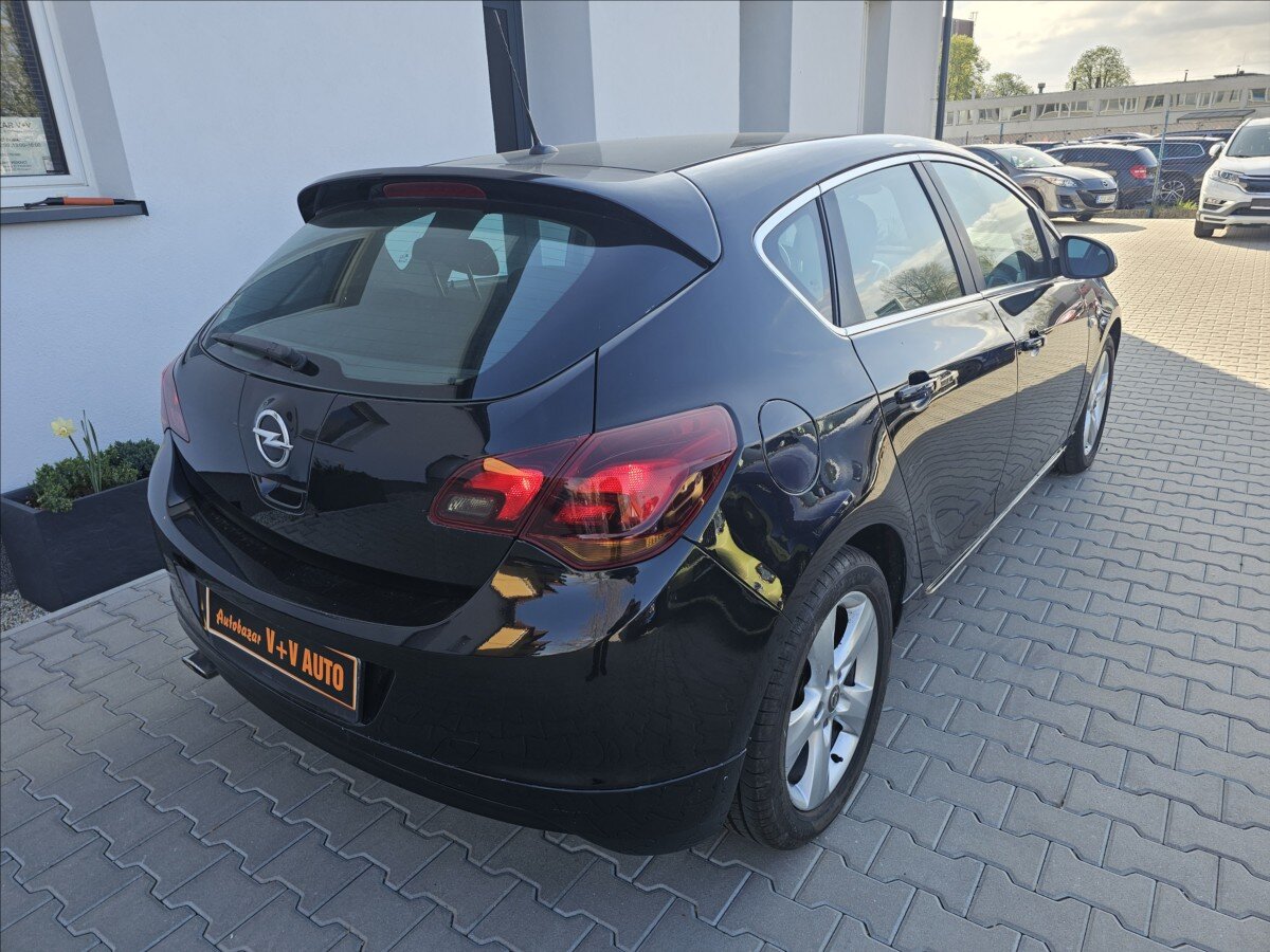 Opel Astra Hatchback 1,6 l 132 kw