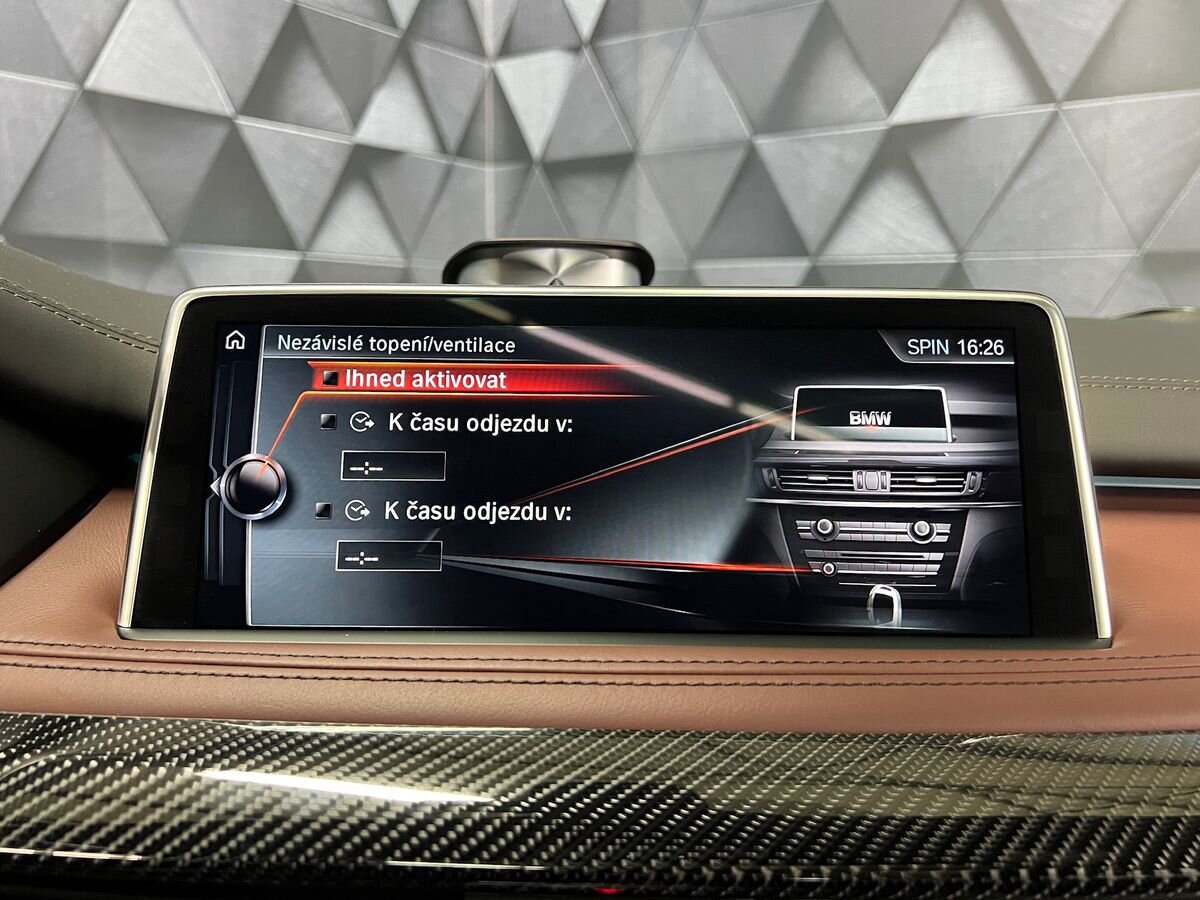 BMW X5 SUV / Terénní 4,4 l 423 kw