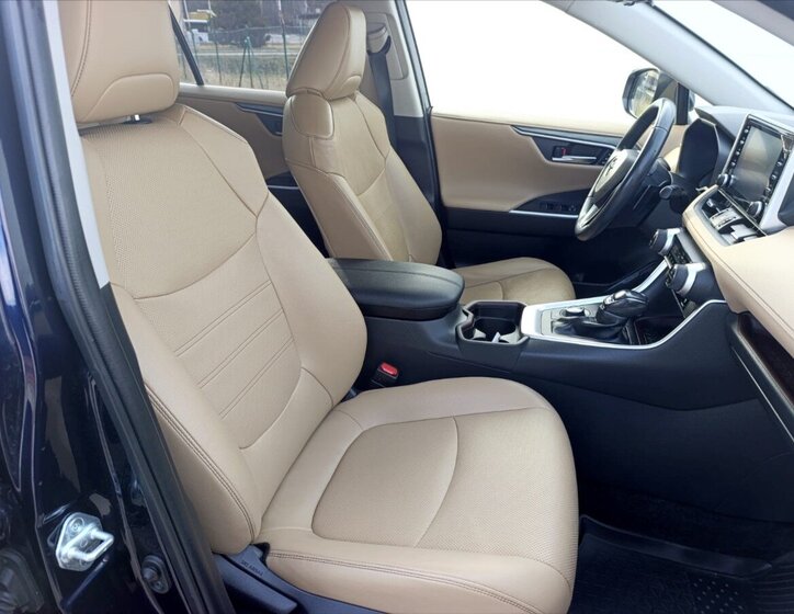 Toyota RAV4 SUV 2,5 l 131 kw