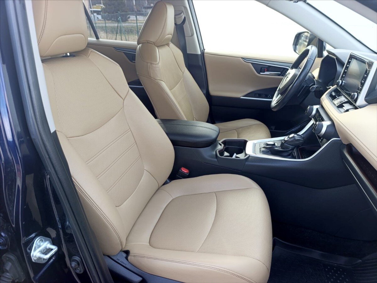 Toyota RAV4 SUV 2,5 l 131 kw