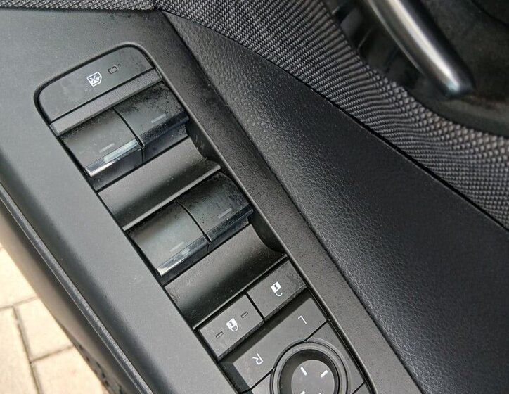 Toyota C-HR SUV / Terénní 1,8 l 72 kw