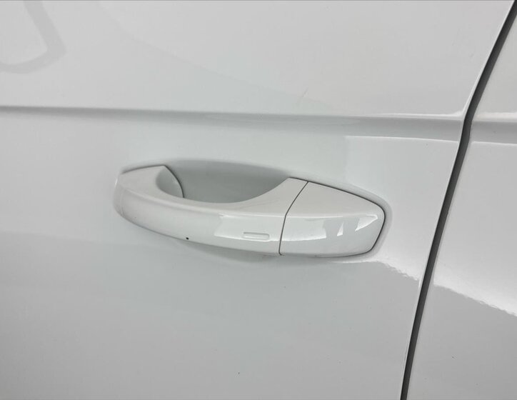 Volkswagen T-Roc SUV / Terénní 2,0 l 221 kw