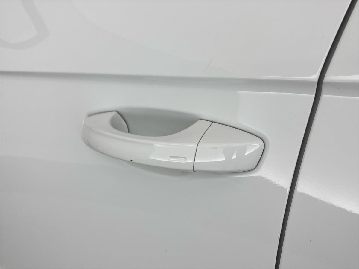 Volkswagen T-Roc SUV / Terénní 2,0 l 221 kw