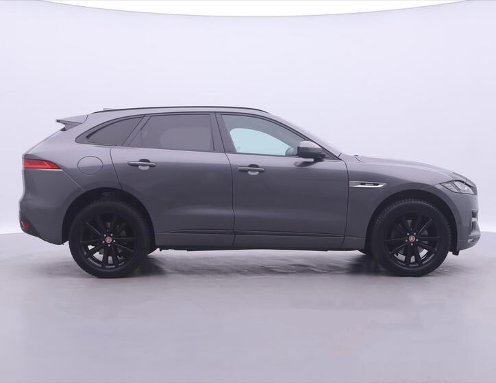 Jaguar F-Pace 8
