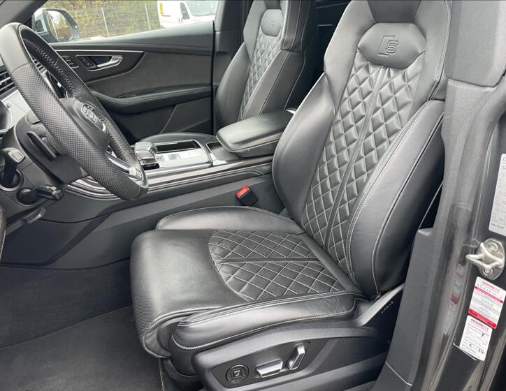 Audi SQ8 13