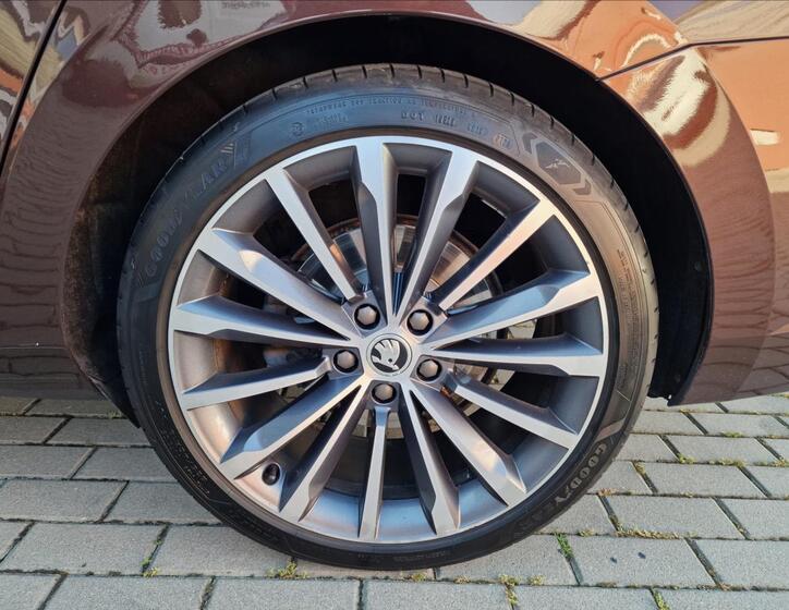 Škoda Superb 43