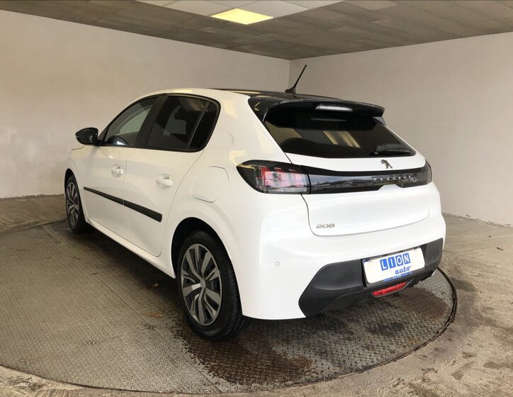 Peugeot 208 5