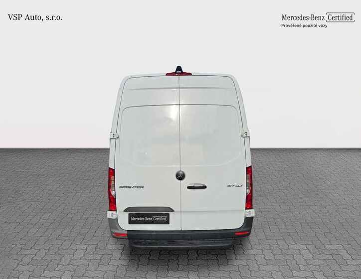 Mercedes-Benz Sprinter 4