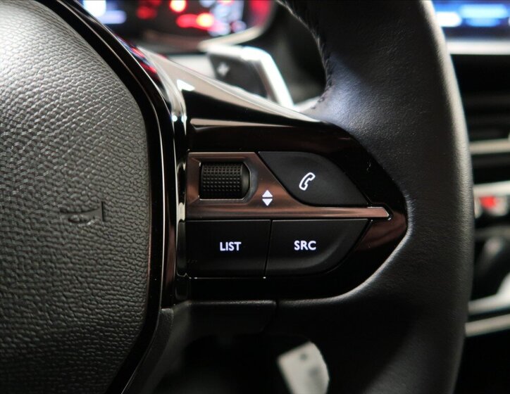 Peugeot 2008 Hatchback 1,2 l 96 kw