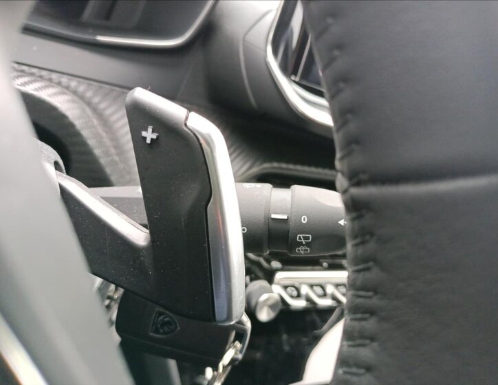 Peugeot 2008 SUV 1,2 l 96 kw