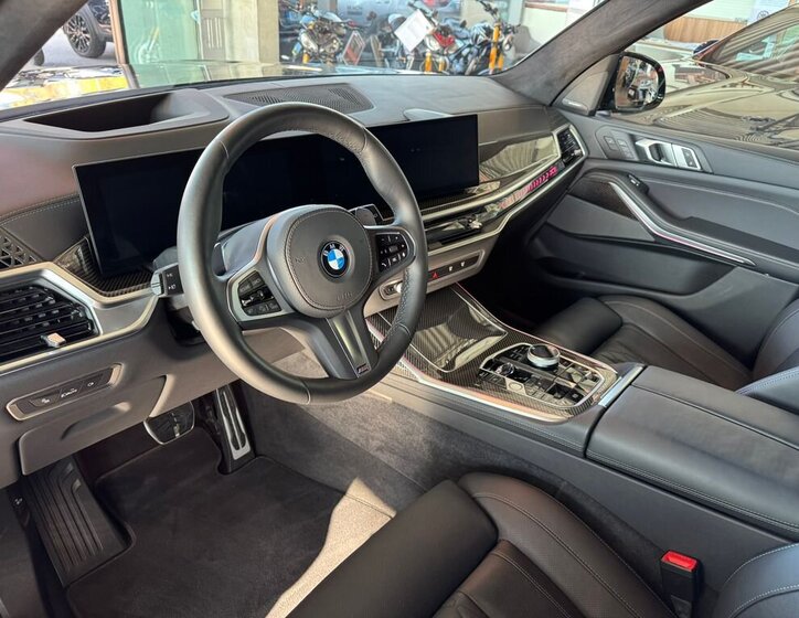 BMW X7 SUV / Terénní 4,4 l 390 kw
