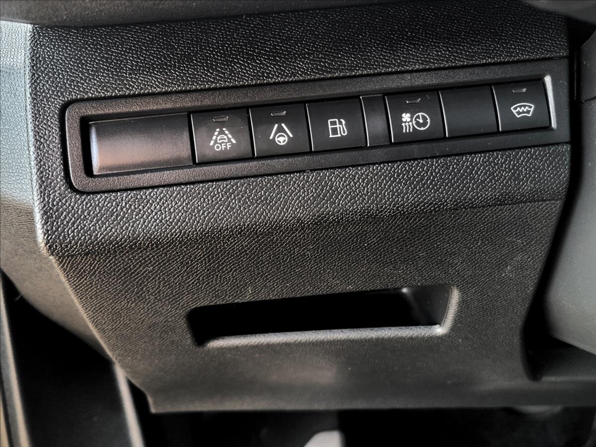 Peugeot 3008 SUV 1,6 l 133 kw