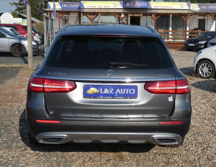 Mercedes-Benz Třídy E Kombi 2,0 l 143 kw