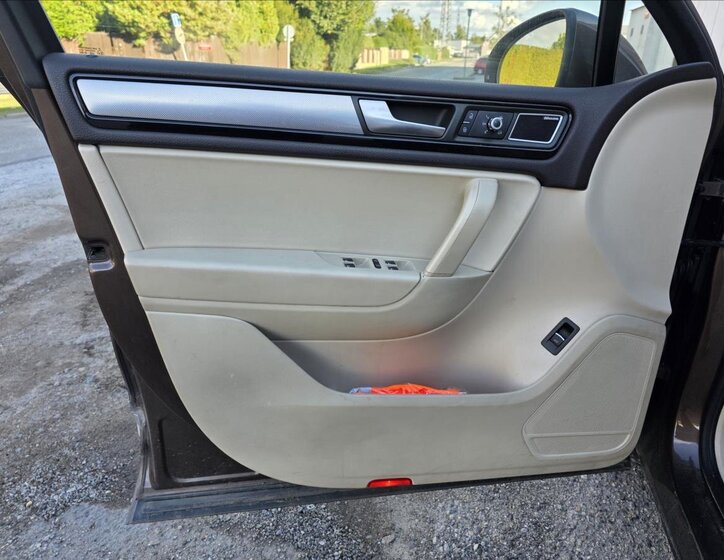 Volkswagen Touareg SUV / Terénní 4,1 l 250 kw