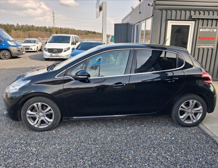 Peugeot 208 Hatchback 1,6 l 84 kw