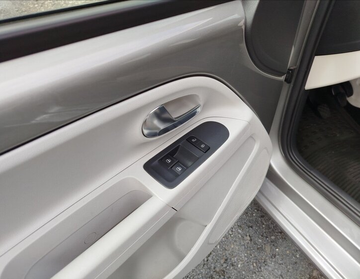 Volkswagen up! 12