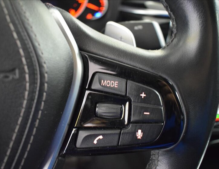 BMW Řada 5 Sedan / Limuzína 3,0 l 195 kw