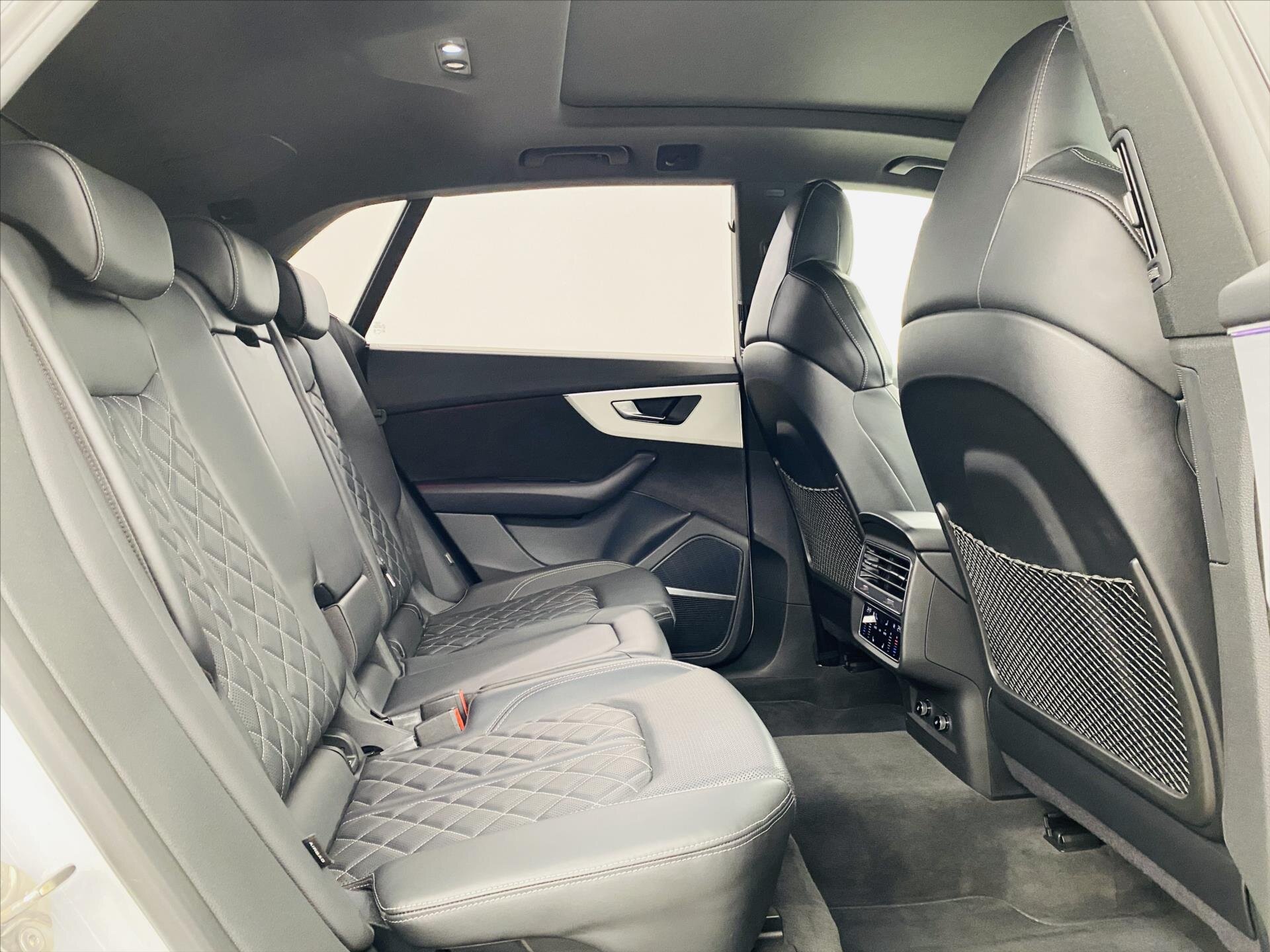 Audi Q8 SUV / Terénní 3,0 l 210 kw