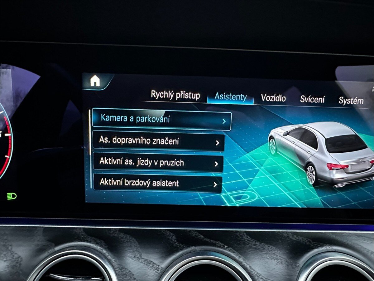 Mercedes-Benz Třídy E Sedan / Limuzína 2,0 l 143 kw