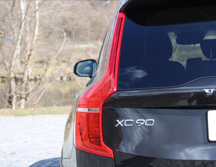 Volvo XC90 SUV / Terénní 2,0 l 165 kw