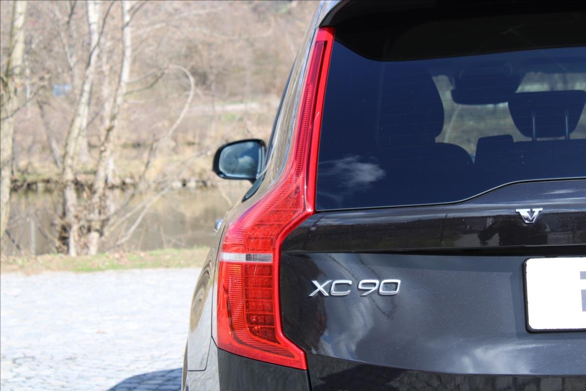 Volvo XC90 SUV / Terénní 2,0 l 165 kw