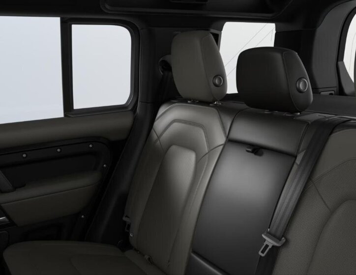 Land Rover Defender 8