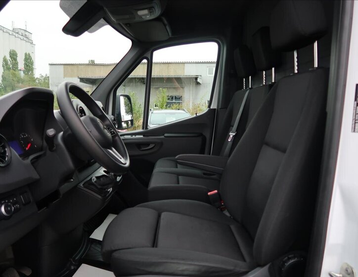 Mercedes-Benz Sprinter 12