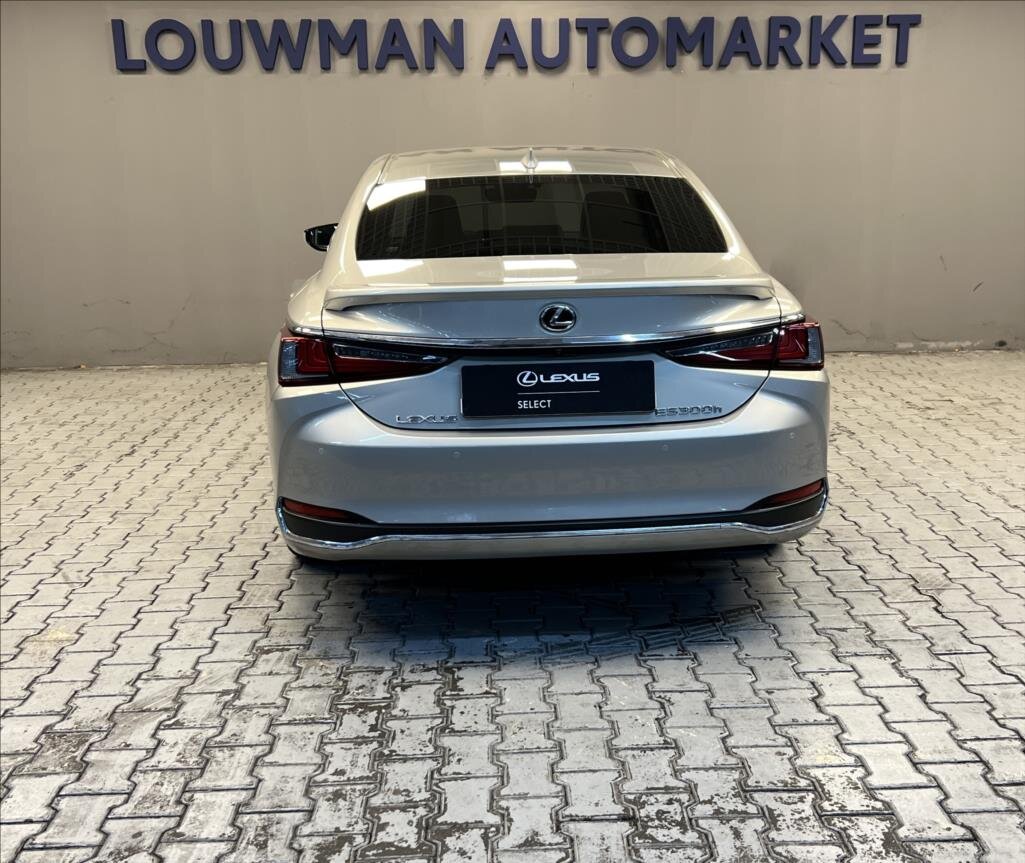 Lexus ES 300h Sedan 2,5 l 160 kw