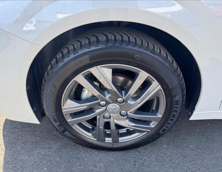 Peugeot 208 Hatchback 1,2 l 55 kw