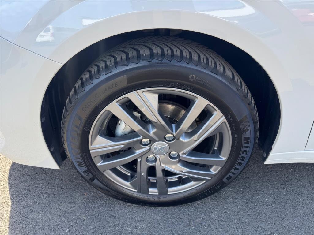 Peugeot 208 Hatchback 1,2 l 55 kw