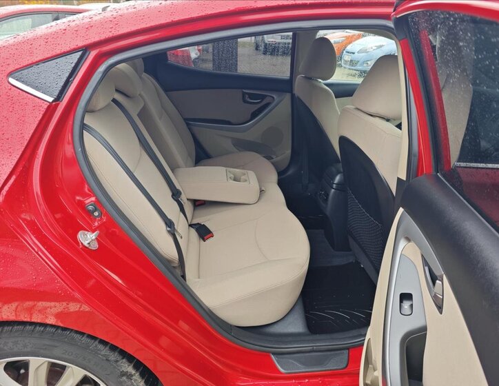 Hyundai Elantra Sedan 1,6 l 97 kw