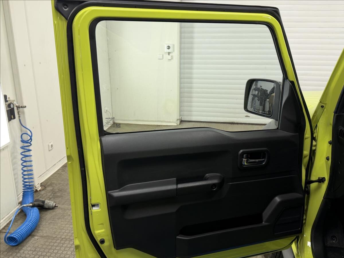 Suzuki Jimny SUV 1,5 l 75 kw
