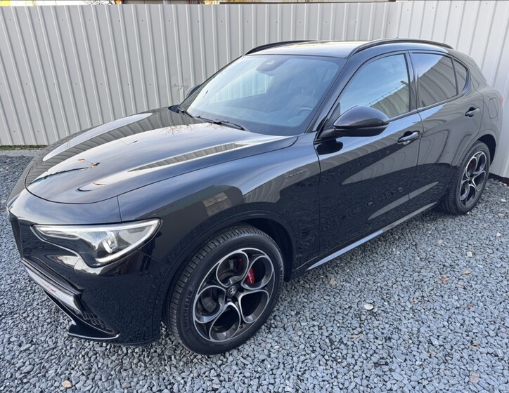 Alfa Romeo Stelvio 5