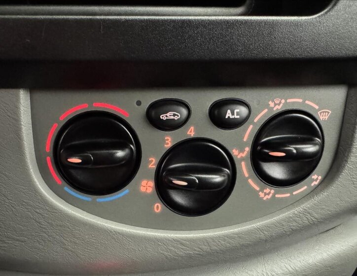 Opel Vivaro Kombi 2,5 l 107 kw