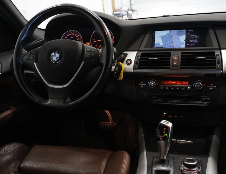 BMW X5 SUV 3,0 l 180 kw