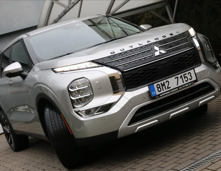 Mitsubishi Outlander SUV / Terénní 2,4 l 162 kw