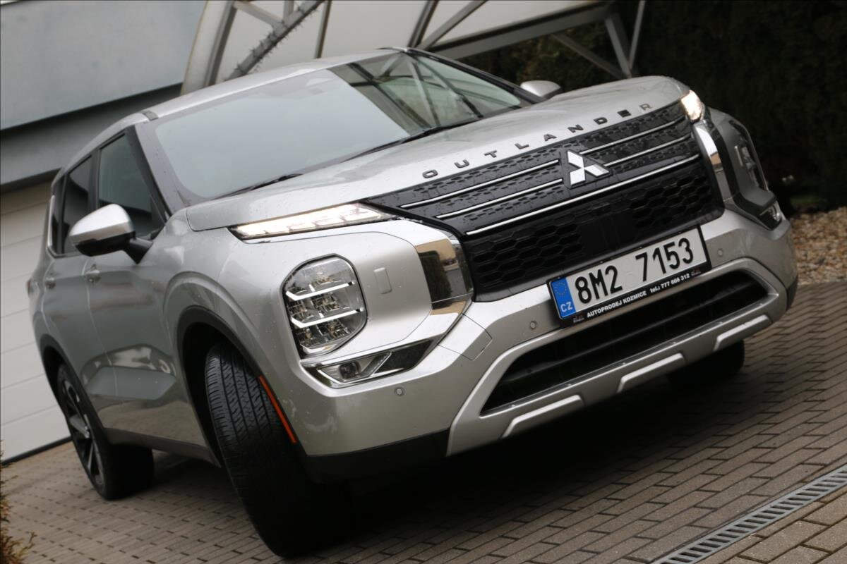 Mitsubishi Outlander SUV / Terénní 2,4 l 162 kw