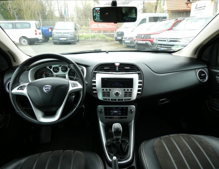 Lancia Delta Hatchback 1,4 l 88 kw