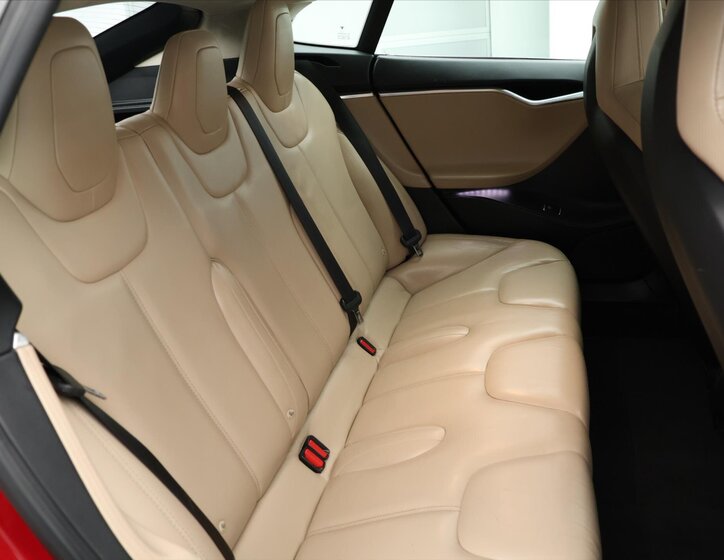 Tesla Model S Sedan / Limuzína 0,0 193 kw