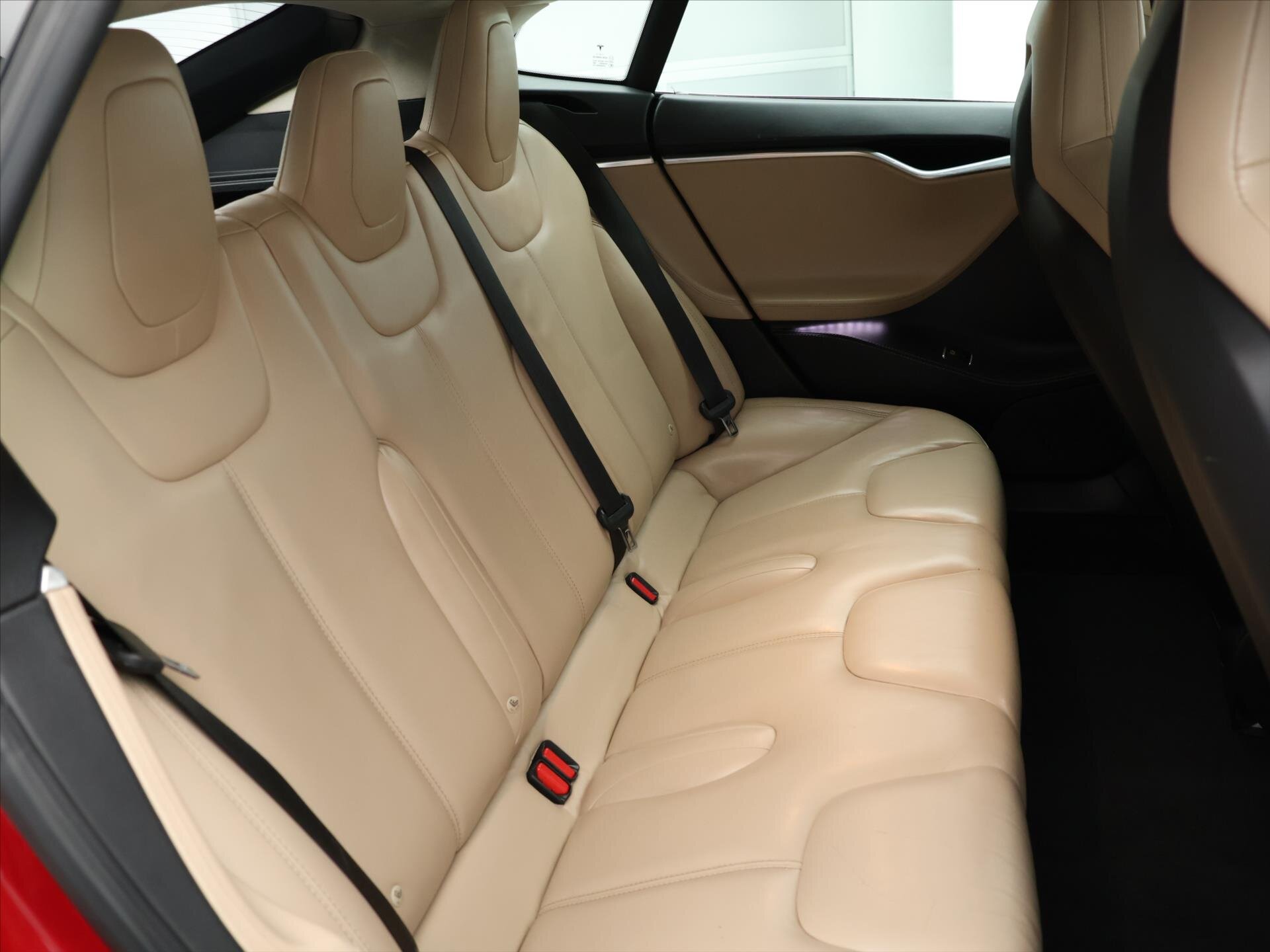 Tesla Model S Sedan / Limuzína 0,0 193 kw