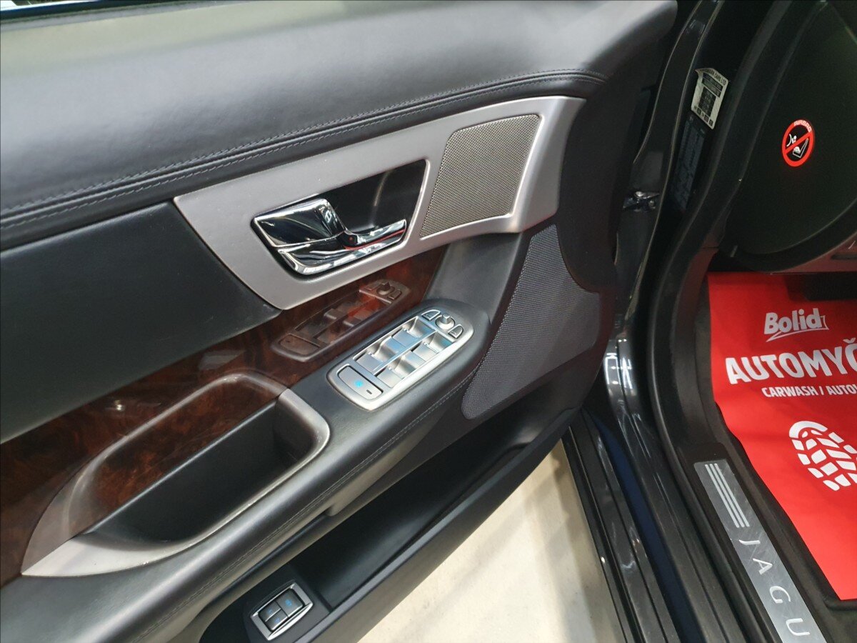Jaguar XF Sedan / Limuzína 3,0 l 202 kw