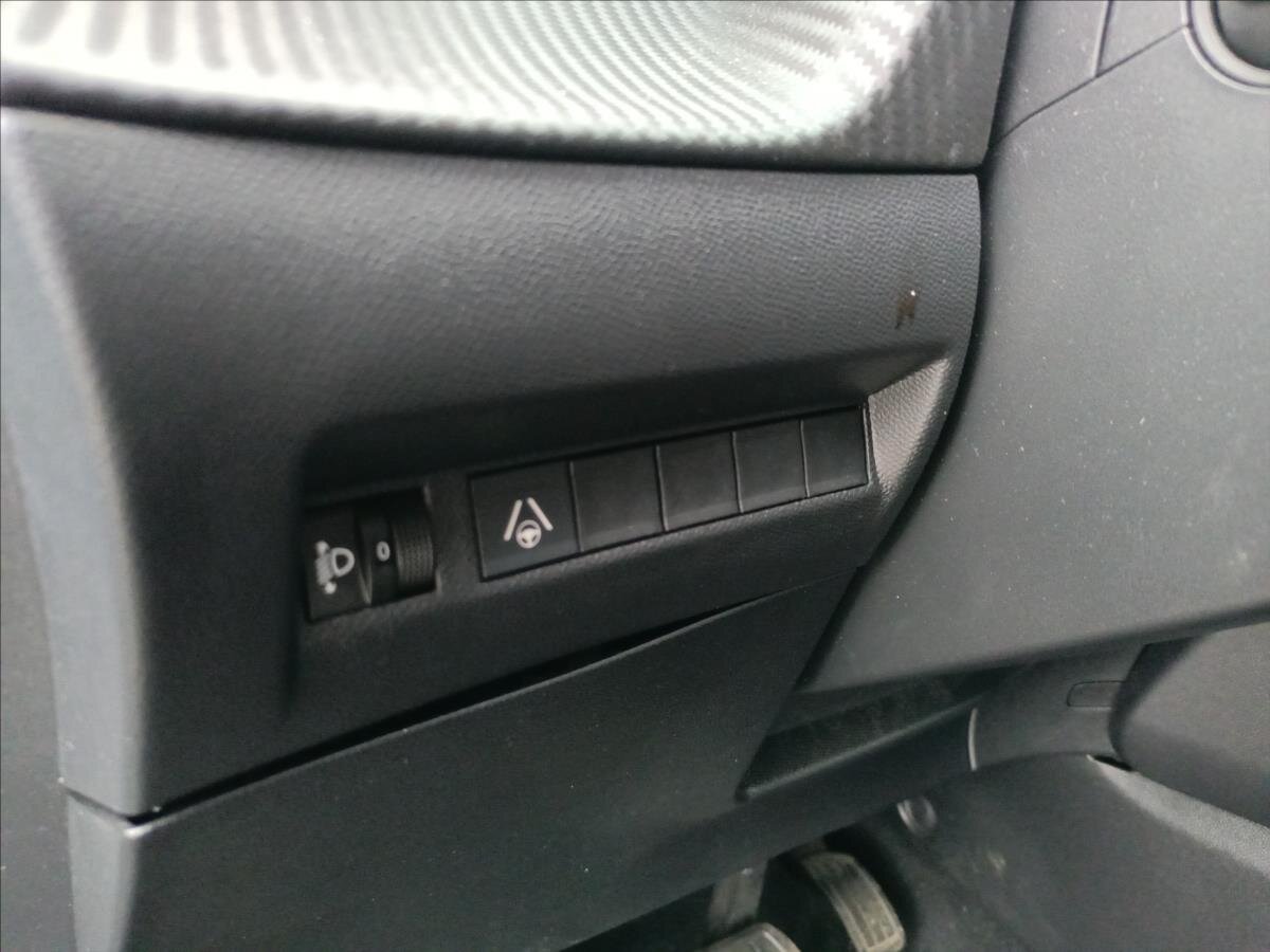 Peugeot 2008 SUV 1,2 l 96 kw