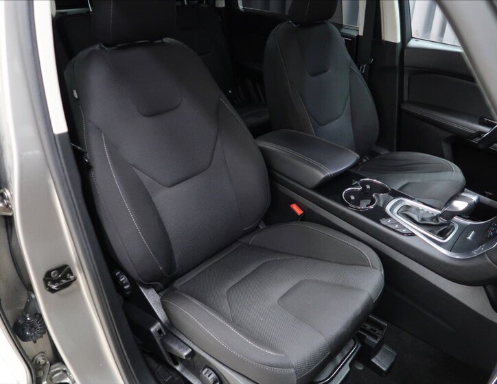 Ford S-MAX MPV 2,0 l 132 kw