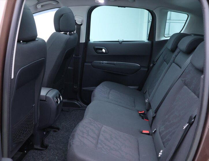 Peugeot 3008 MPV 2,0 l 120 kw