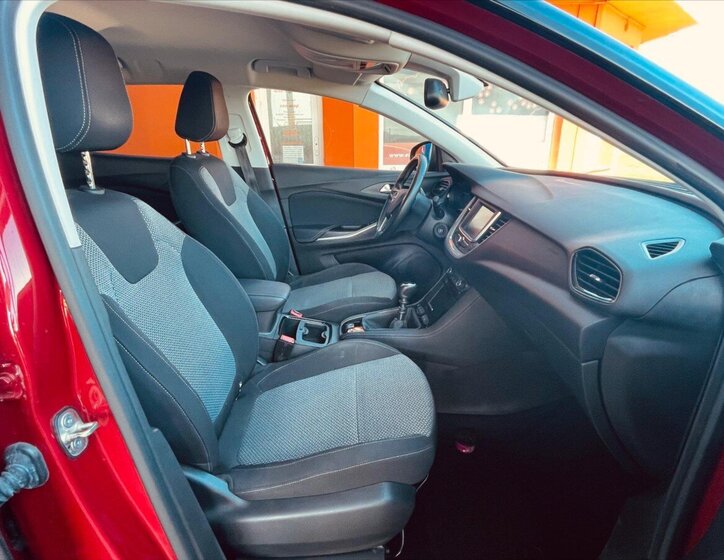 Opel Grandland X SUV / Terénní 1,2 l 96 kw