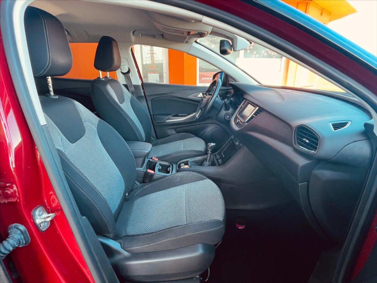 Opel Grandland X SUV / Terénní 1,2 l 96 kw