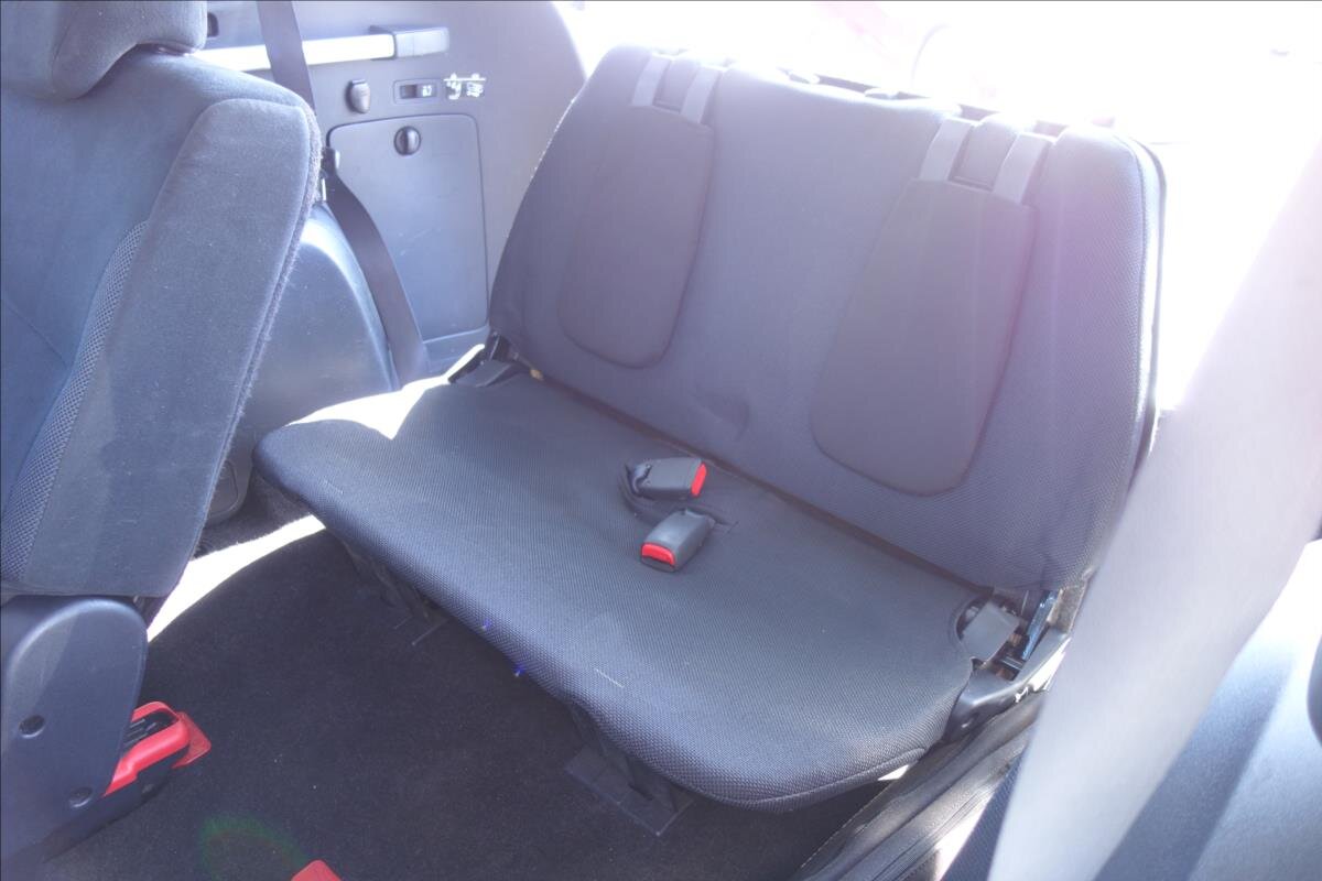 Mitsubishi Outlander SUV / Terénní 2,0 l 103 kw