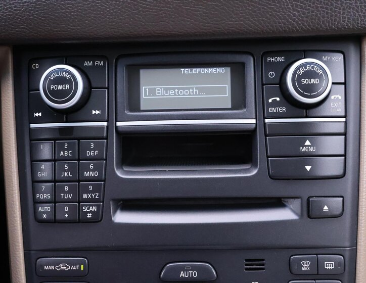 Volvo XC90 SUV / Terénní 2,4 l 147 kw